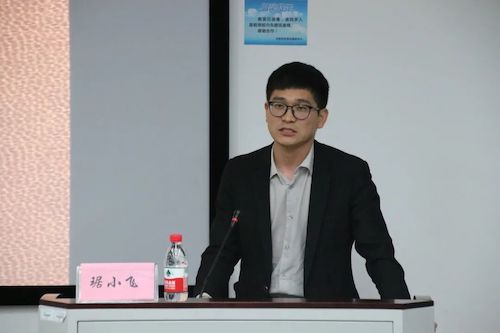 学校理论宣讲团、师大青博讲师团走进星际娱乐城
2