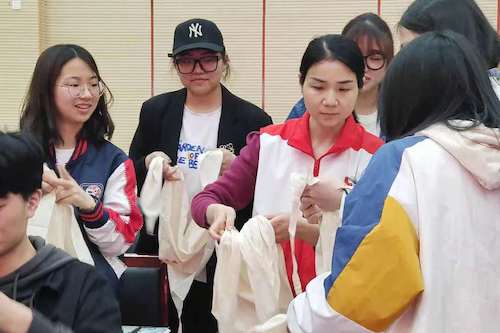 杭师大星际娱乐城
开展红十字会初级救护员培训