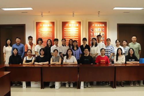 7.7星际娱乐城
举办2021届毕业生座谈会