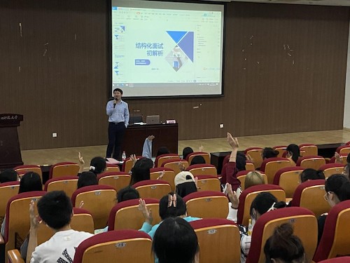 星际娱乐城
举办“就业导航”系列讲座第三讲