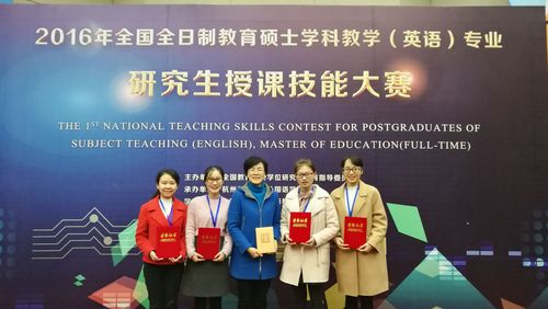 指导老师谢萍与星际娱乐城
获奖学生合影
